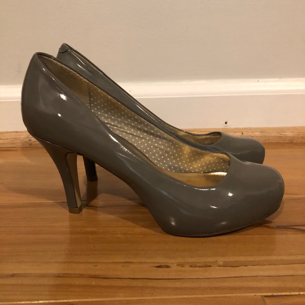 Madden girl gray patent leather pumps